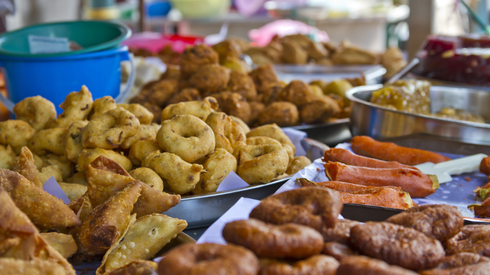 State food. Индия еда на улице. Индийский обед на улице. Street food in India. Блюда индейцев.