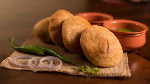 10 Desi Snacks That Add Romance To The Rains 