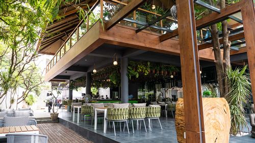 8 New Outdoor Restaurants In Bengaluru That Serve Gourmet Burgers and More 