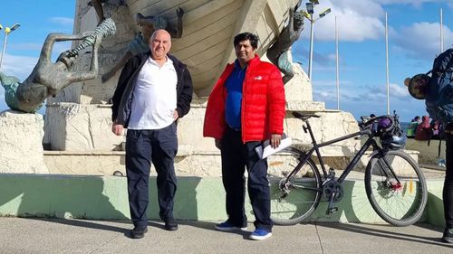 Meet The Indian Duo That Travelled Around The World In Three Days