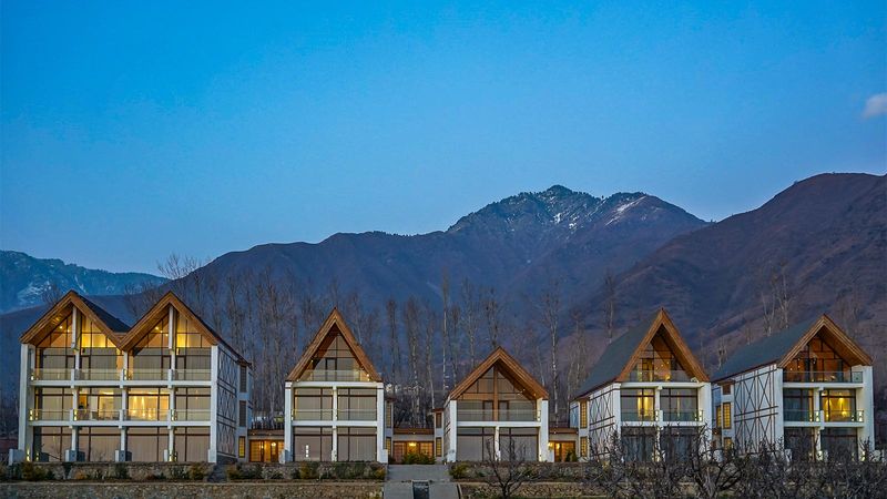 Bookmark These Resorts And Houseboats For Your Next Kashmir Vacation