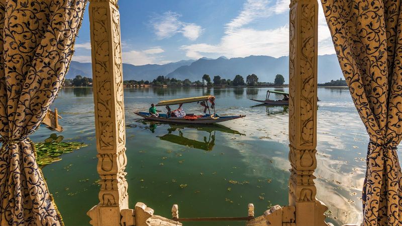 Budget To Luxury: 10 Stay Options In Jammu & Kashmir That Offer Breathtaking Views