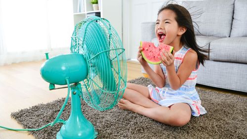 8 Hacks To Stay Cool Without Air Conditioning In The Summer