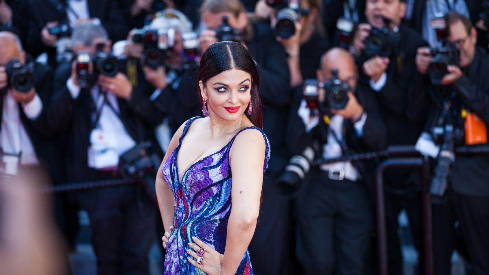 Aishwarya Rai Bachchan returns from Cannes 2019 with Aaradhya Bachchan in  an all-black look