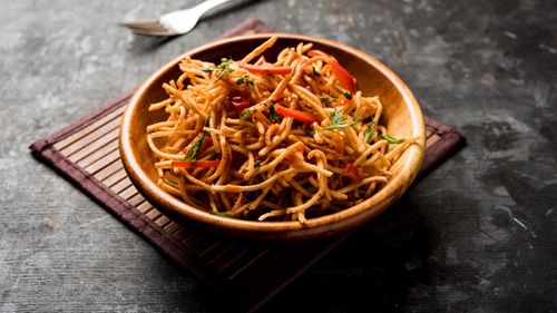 Chinese Bhel Recipe With Manchurian & Fried Noodles