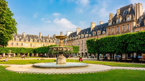 Plan Your Paris Itinerary With These Filming Locations From Emily In Paris