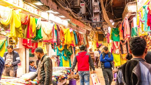 From Bandra Shopping Market To Colaba Causeway: Markets In Mumbai You Can't Miss