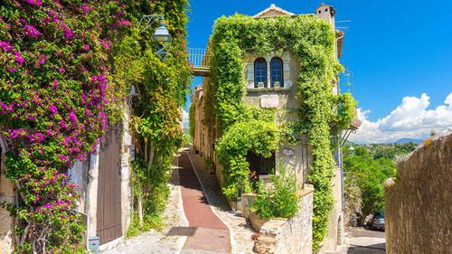 Your Guide To The Most Charming Attractions On The French Riviera 