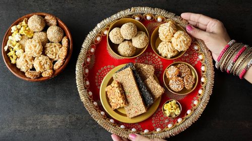  5 Lohri Food & Recipes: Celebrate with Traditional Delights