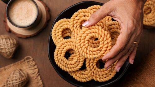 Diwali Delicacies: Must-Try Snacks During The Festive Days 