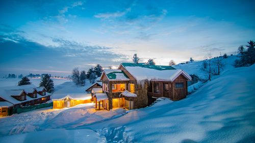 Escape To Snow-Covered Jammu & Kashmir For A Memorable Winter Holiday