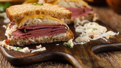 Simple And Easy Pastrami Sandwich Recipe 