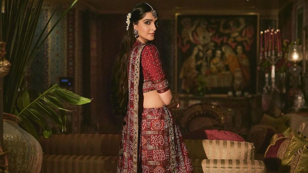 Sonam kapoor in sabya sachi collection of wedding | Sonam kapoor fashion,  Indian designer wear, Indian outfits