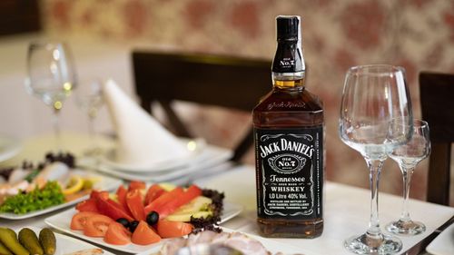 Whisky Lovers, Here Are The Best Snacks To Go With Your Favourite Drink