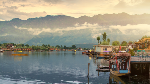 Explore the Best Lakes in India: Famous & Beautiful Waterbodies Await