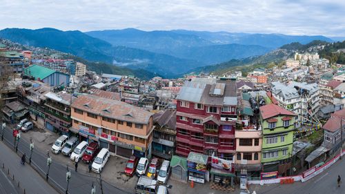 Beyond the Tourist Trail: Exploring Darjeeling's 6 Must-Visit Local Markets