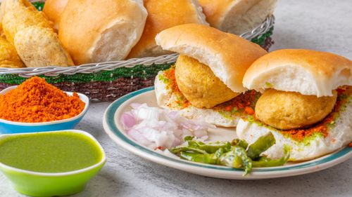 11 Top Vada Pav Stalls in Mumbai That Are A Haven For Street Food Lovers 