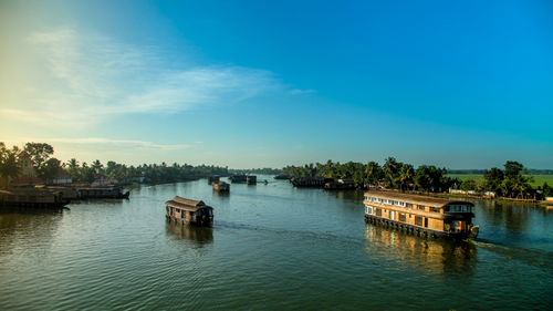 8 Hotels For A Lavish Stay At Vembanad Lake