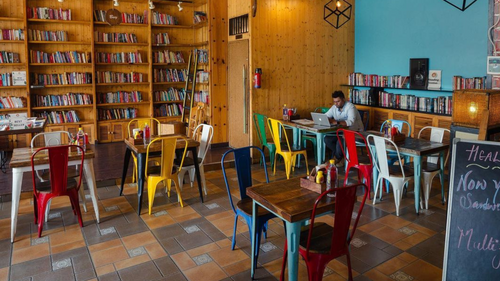 7 Best Cafes In Delhi Where You Can Eat And Enjoy Live Music 