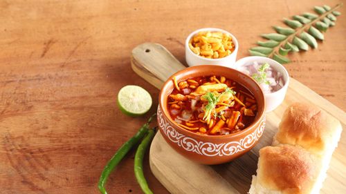 Unleash The Flavours Of Authentic Misal Pav With This Easy & Delicious Recipe