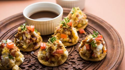 Make Authentic Street Food At Home With This Delicious Sev Batata Puri Chaat Recipe