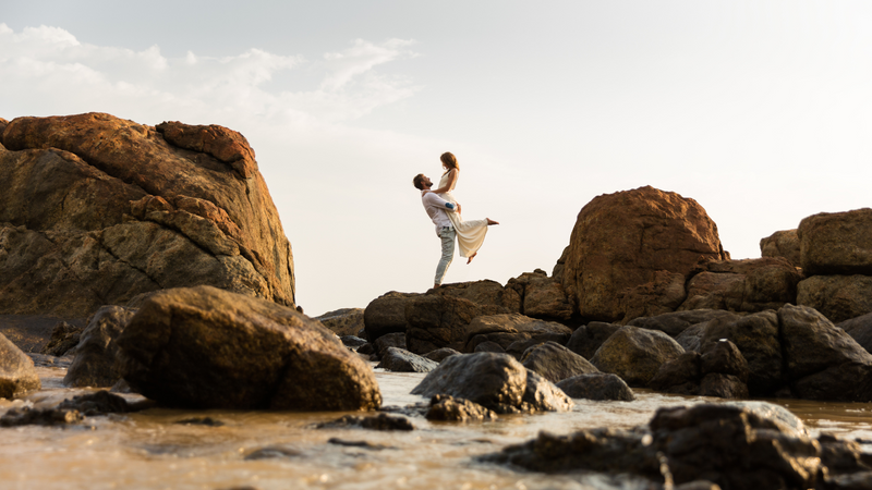 7 Fun Ways To Make Your Pre-Wedding Shoot At The Beach More Awesome