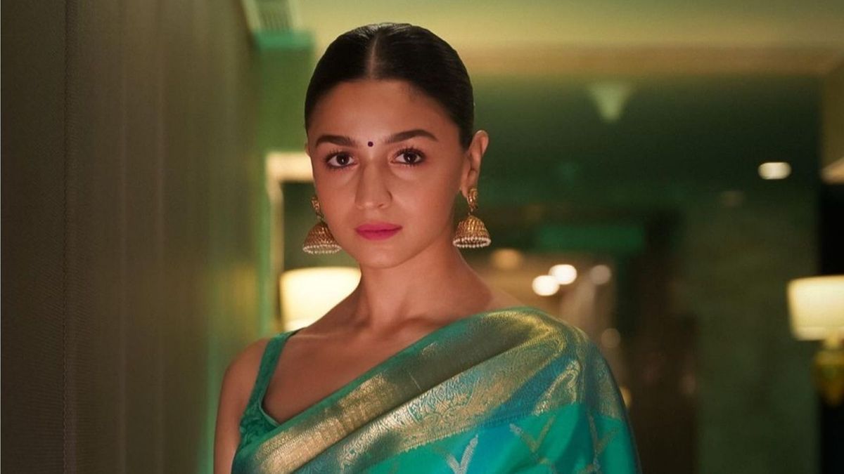 Alia Bhatt Birthday Special: Sarees, Lehengas Or Suits – The Many Times She  Aced The Indian Look!