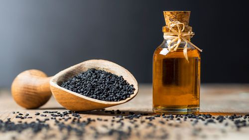 Black Seed Oil For Hair: Benefits And Usage | Zee Zest