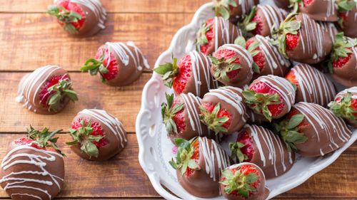 Why We Can’t Get Enough Of The Viral Chocolate-Dipped Strawberries