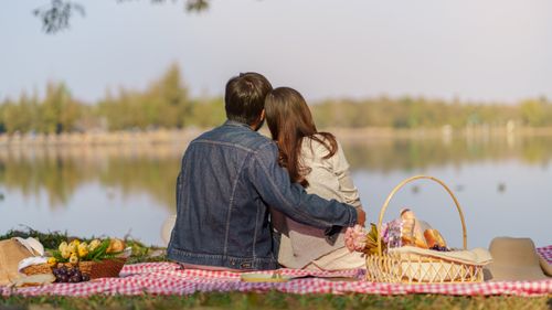 Picnics To Concerts: Valentine’s Day Experiences To Book In India