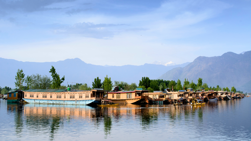 The Best Houseboats Experiences On Dal Lake In Kashmir
