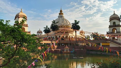 6 Grand ISKCON Temples In India That Are A Must Visit