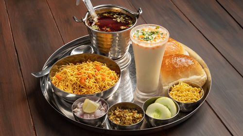 Mumbai's Best Misal Pav: A Guide to Spicy Delights