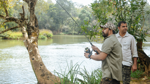 Rannvijay trying to catch the Blue-finned Mahseer