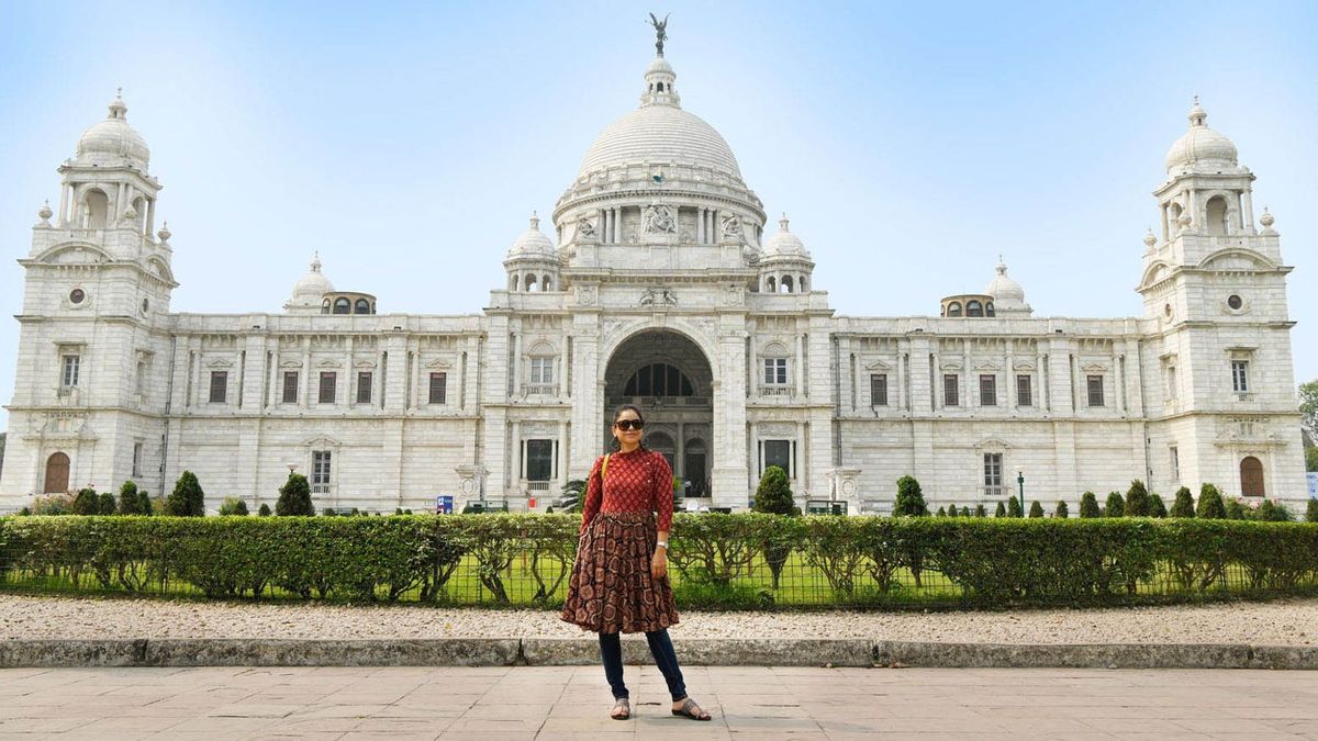Here's our host being all tourist-y and posing in front of the iconic Victoria Memorial in Kolkata.
