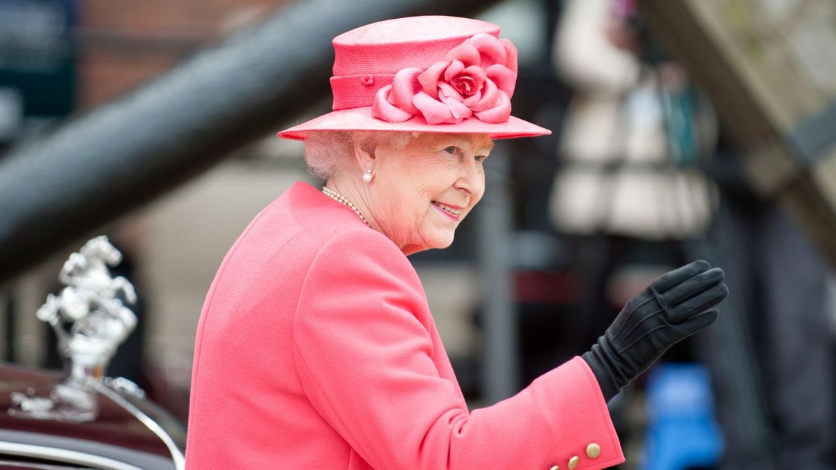 Queen Elizabeth II And Her Timeless Fashion Game | Zee Zest