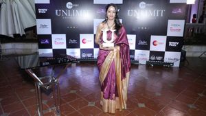 Uma Raghuraman, popularly known as Masterchef Mom, posing with her Best Digital Food Influencer award.