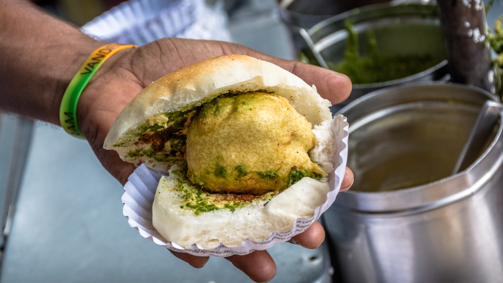 vada pav, evening snacks in Mumbai