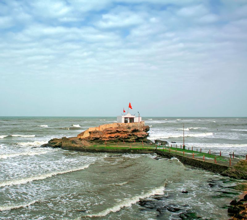 6 Must-Visit Beaches Near Dwarka