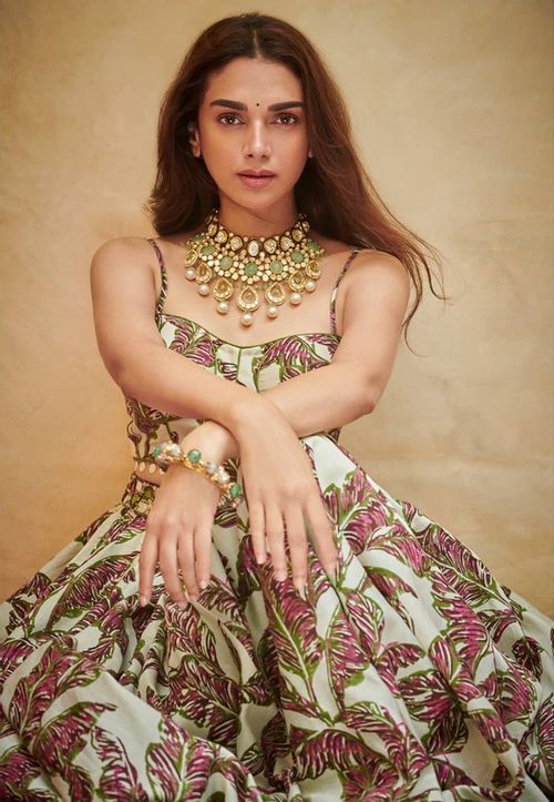 Onlayn pornodagi kichkina dumba