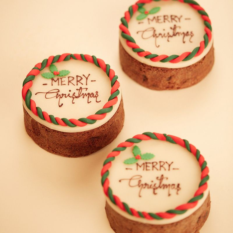 Christmas Decor Plum Cake | Christmas Cakes – Creme Castle