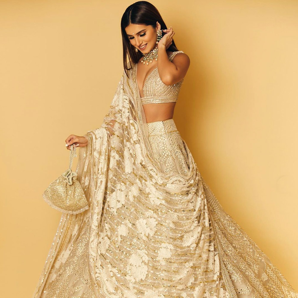 Gold lehengas outlet