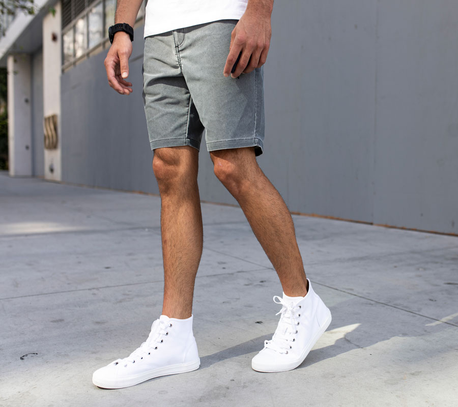 White sneaker outfit on sale mens