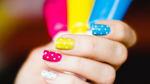 Here's how to DIY swirly summer nails at home, no nail art tools neces... |  TikTok