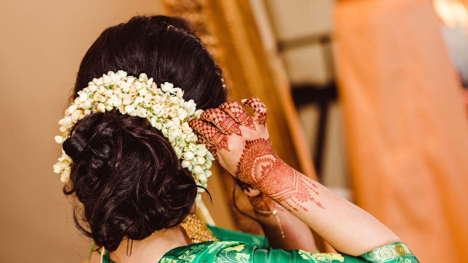 22 Bridal Hairstyles That Go Perfectly With Your Designer Lehengas, Bubble  Braids To Doughnut Buns