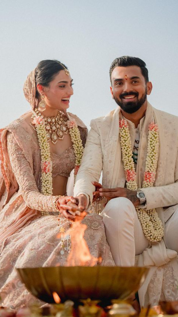 Anushka Sharma-Virat Kohli's engagement, mehendi and wedding pics are what  dreams made of