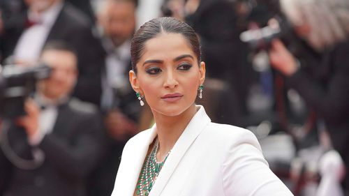 Sonam Kapoor’s Striking Makeup Looks From Cannes Film Festival