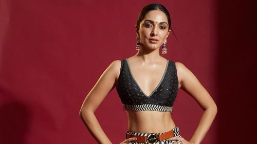 How To Look Glam In A Black Lehenga Ft. B-Town Divas