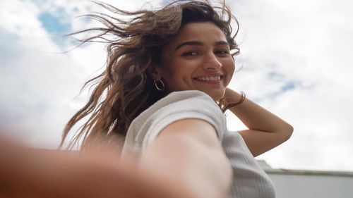 6 Tips To Take Flawless Selfies Ft. Alia Bhatt