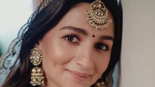 Minimal Bridal Beauty Lessons To Take From These Celebs